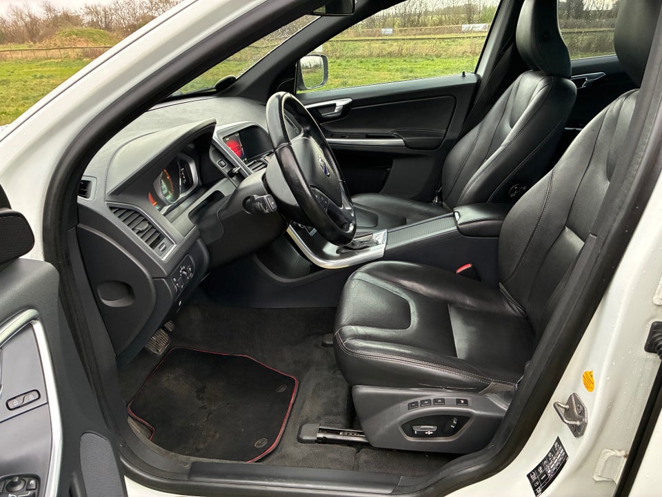 Volvo XC60 2,4 D5 215 Momentum aut. AWD Van 5d