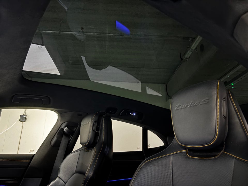 Porsche Taycan Turbo S Performance+ Cross Turismo 5d