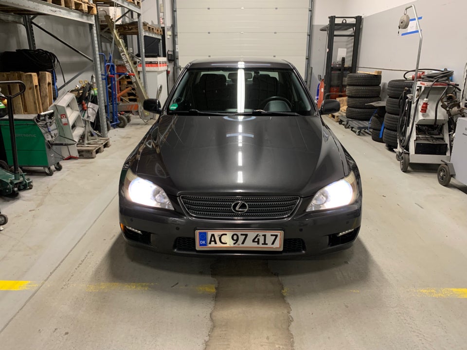 Lexus IS200 2,0 aut. 4d