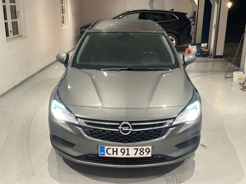 Opel Astra 1,6 CDTi 136 Excite Sports Tourer 5d