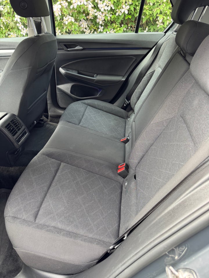 VW Golf VIII 1,5 eTSi 130 Life DSG 5d