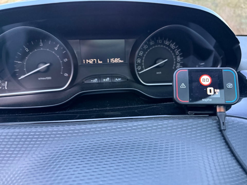 Peugeot 208 1,6 BlueHDi 100 Allure Sky 5d