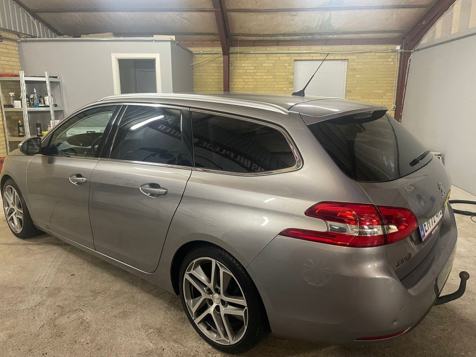 Peugeot 308 1,2 e-THP 130 Active SW 5d