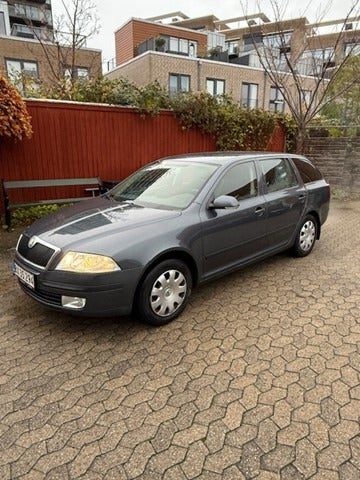 Skoda Octavia 1,6 FSi Ambiente Combi 5d