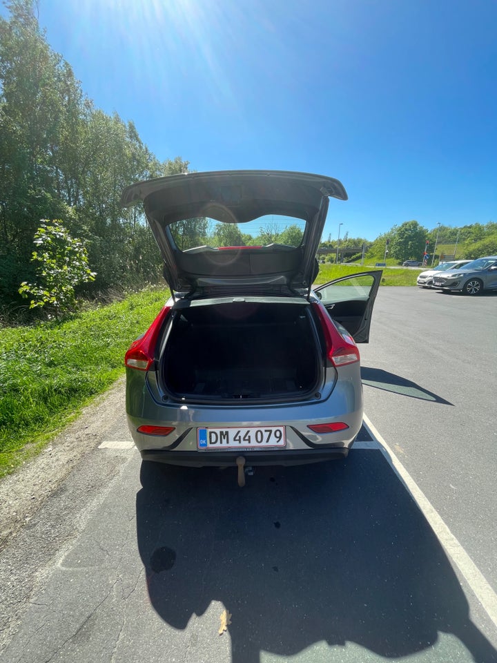 Volvo V40 1,6 D2 115 Momentum 5d