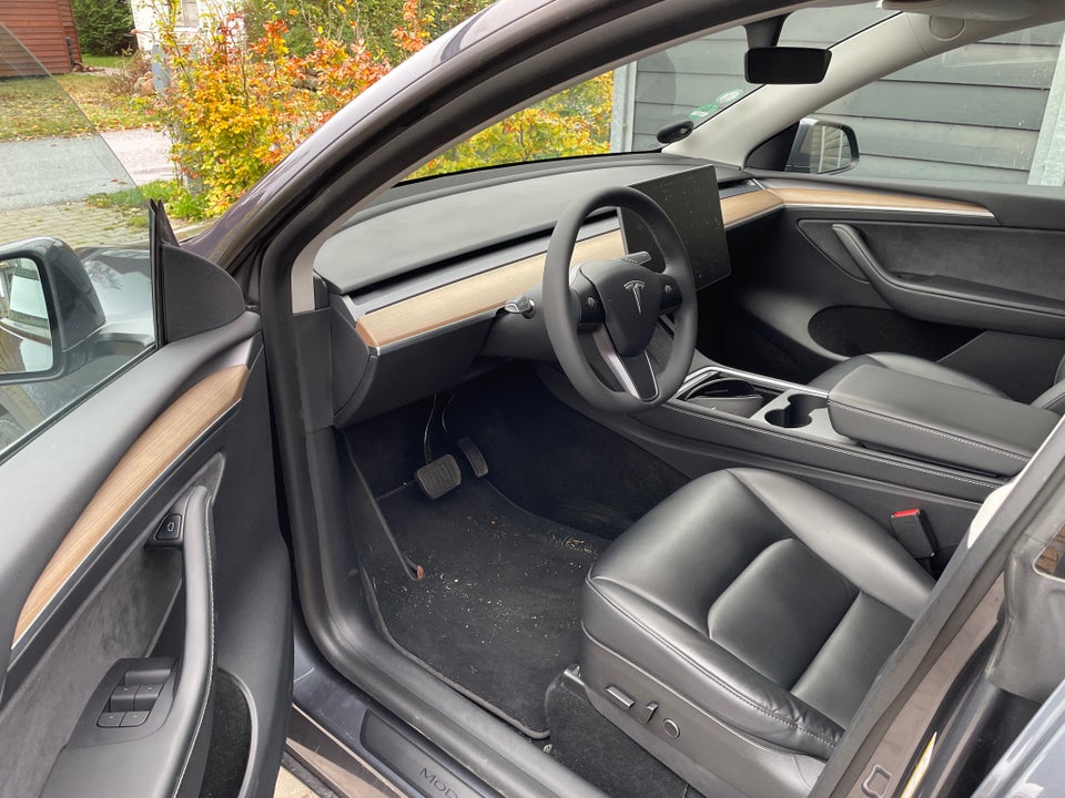 Tesla Model Y Long Range AWD 5d