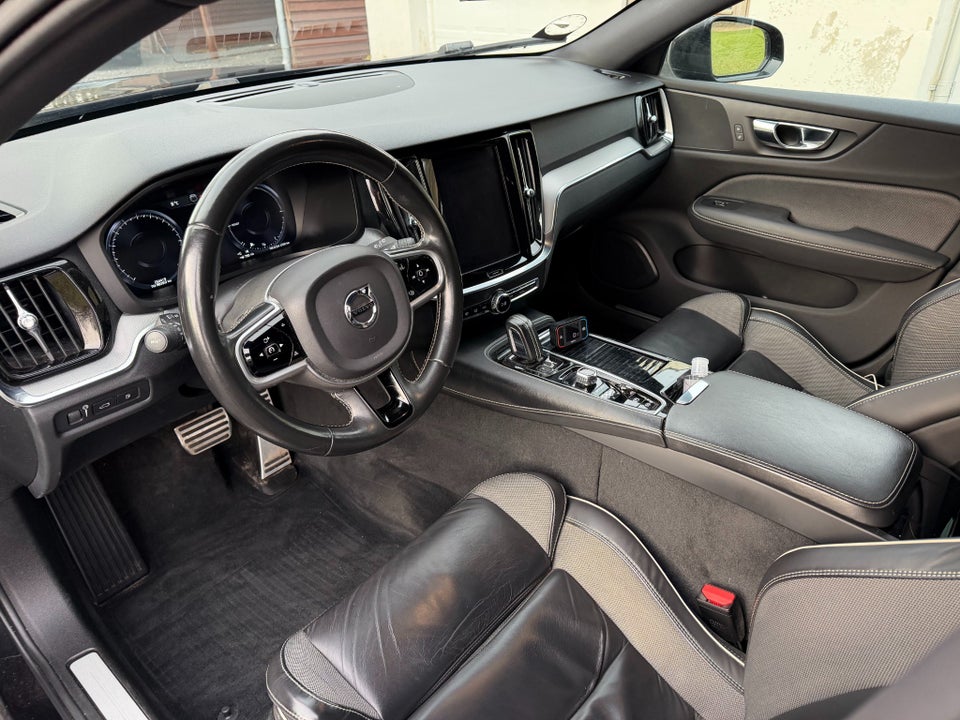 Volvo V60 2,0 T6 ReCharge R-Design aut. AWD 5d