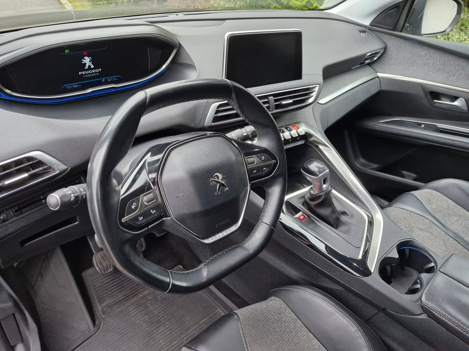 Peugeot 5008 1,2 e-THP 130 Active 7prs 5d