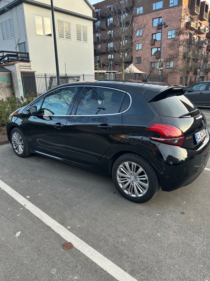 Peugeot 208 1,5 BlueHDi 100 Signature Sky 5d
