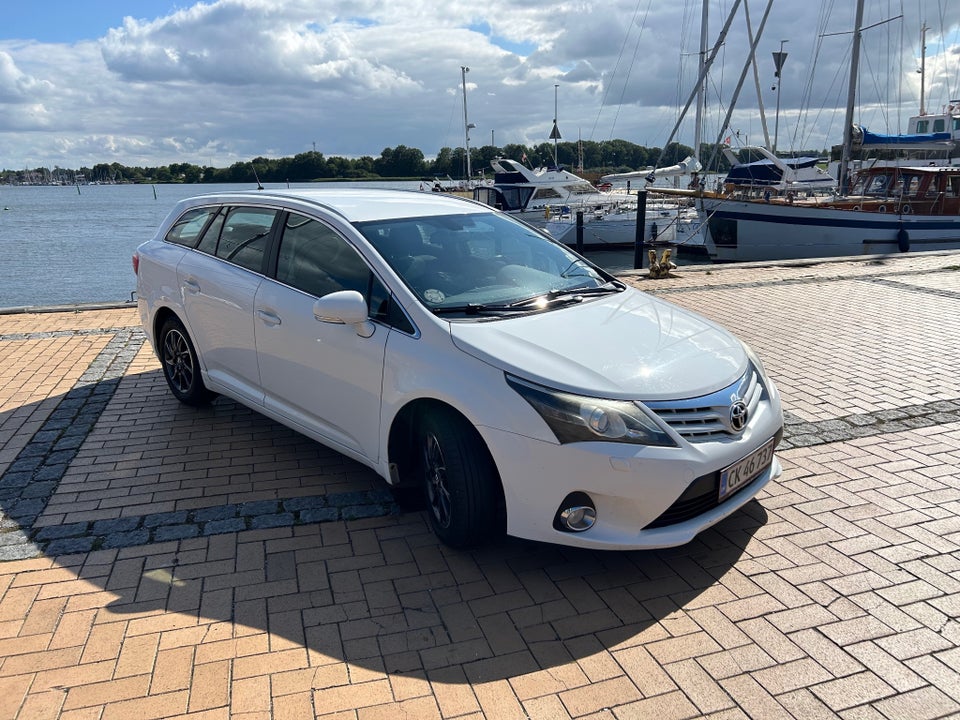 Toyota Avensis 2,0 D-4D T1 stc. 5d