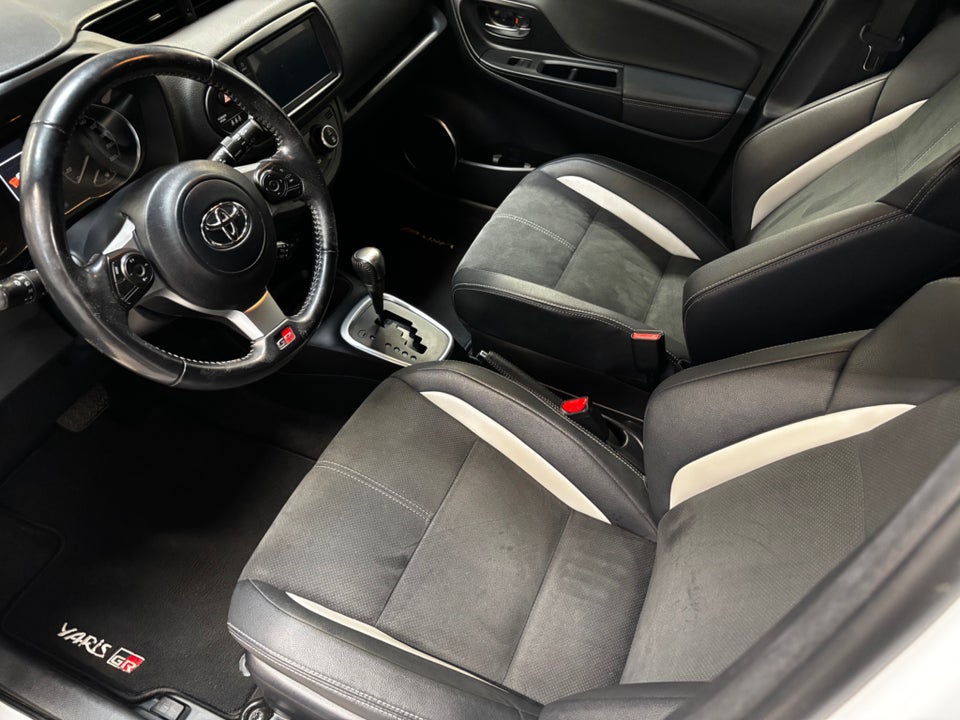 Toyota Yaris 1,5 Hybrid H3 GR Sport Smart e-CVT 5d