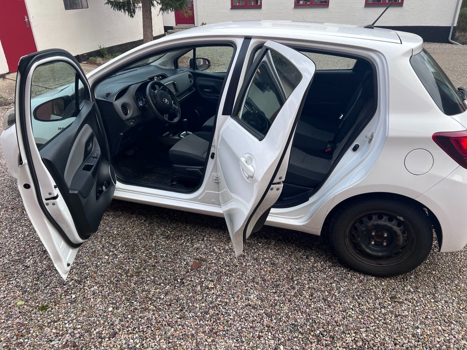 Toyota Yaris 1,5 Hybrid H1 e-CVT 5d