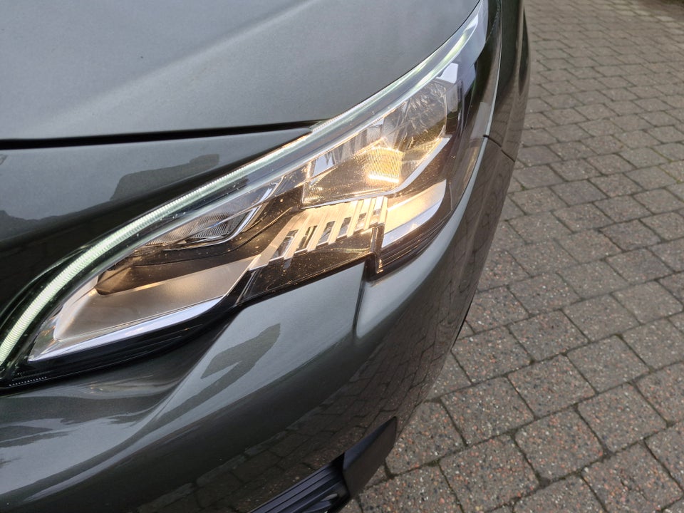 Peugeot 5008 1,2 e-THP 130 Active 7prs 5d