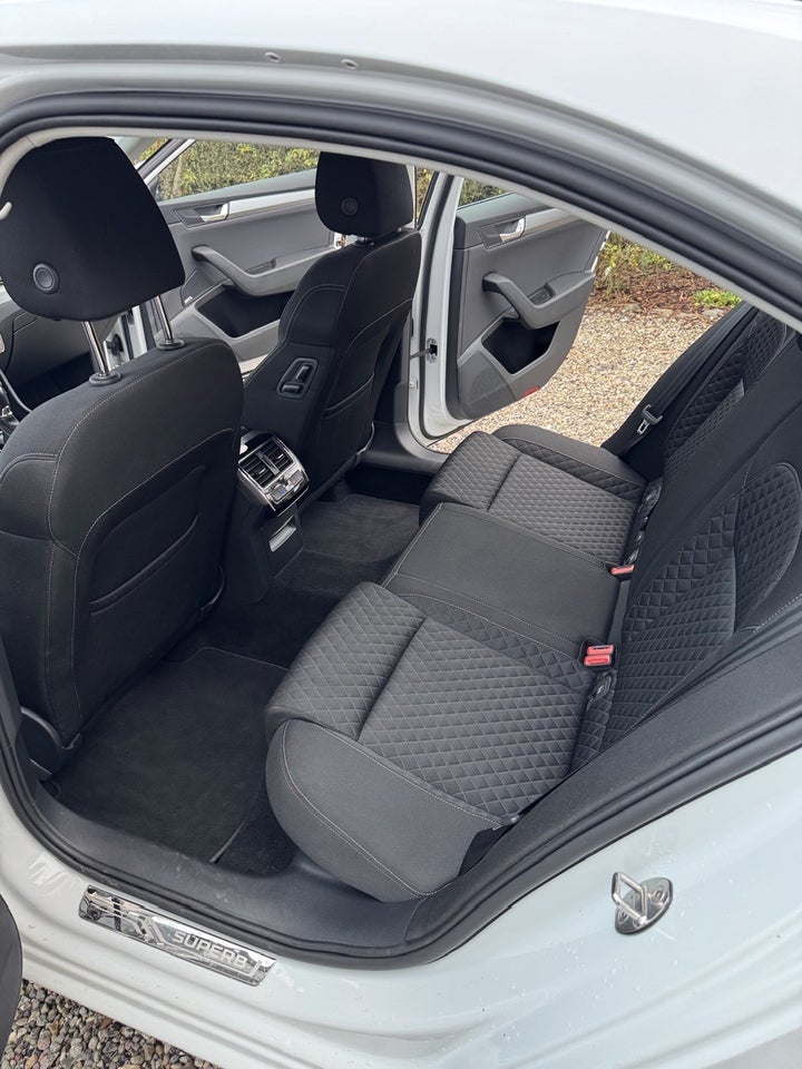 Skoda Superb 1,6 TDi 120 Style DSG 5d