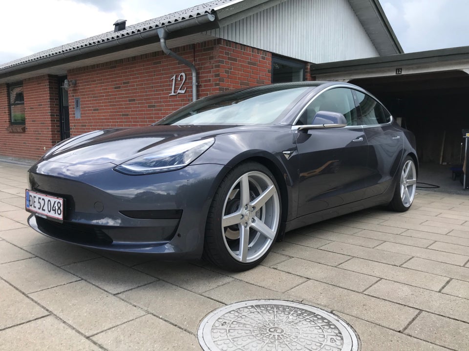 Tesla Model 3 Standard Range+ RWD 4d