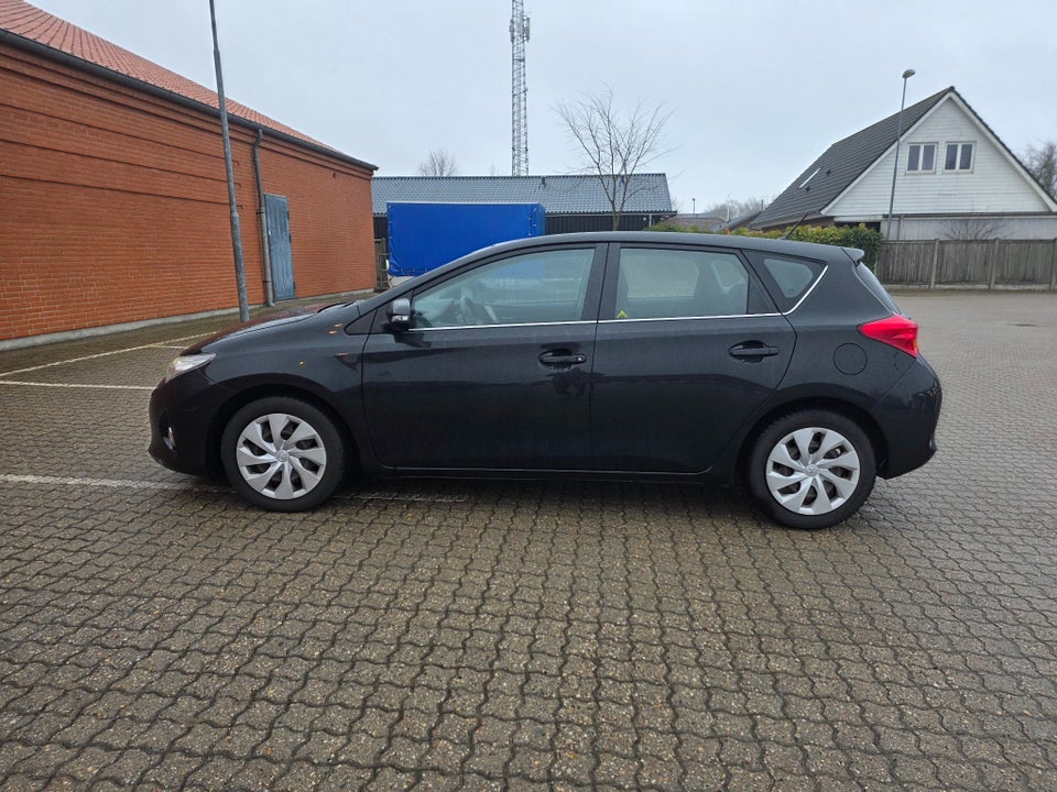 Toyota Auris 1,6 T2+ MDS 5d