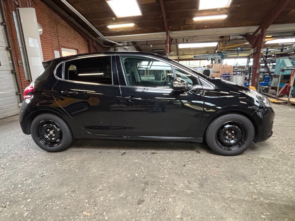 Peugeot 208 1,2 PureTech 82 Selection Sky 5d