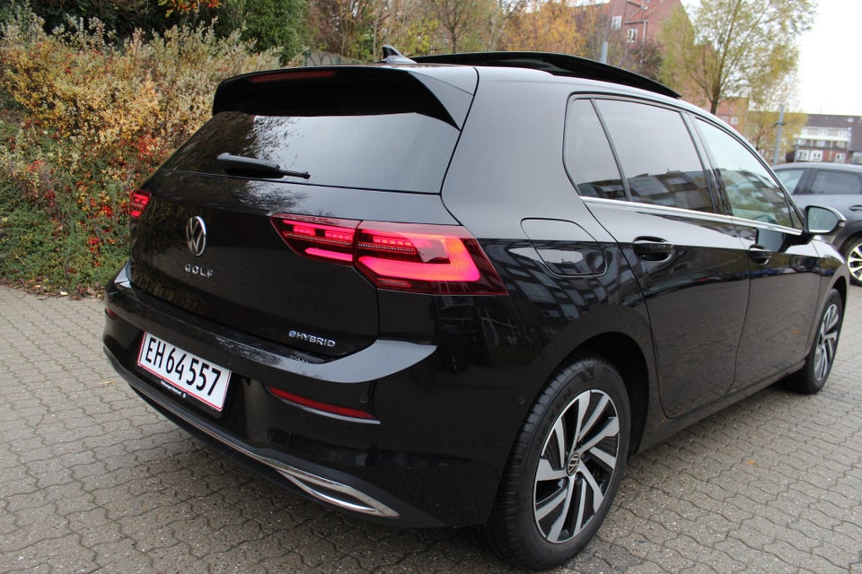 VW Golf VIII 1,4 eHybrid DSG 5d