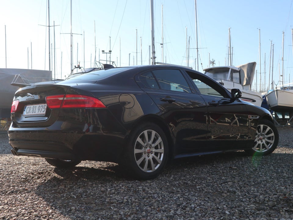 Jaguar XE 2,0 D180 R-Sport 4d