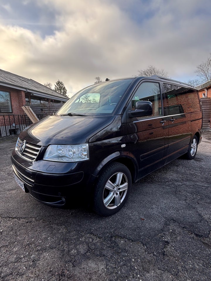 VW Multivan 2,5 TDi 174 Highline Tiptr. 5d
