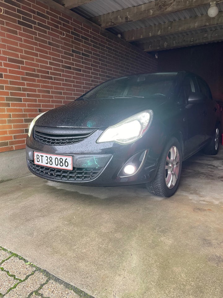 Opel Corsa 1,2 16V Cosmo 5d