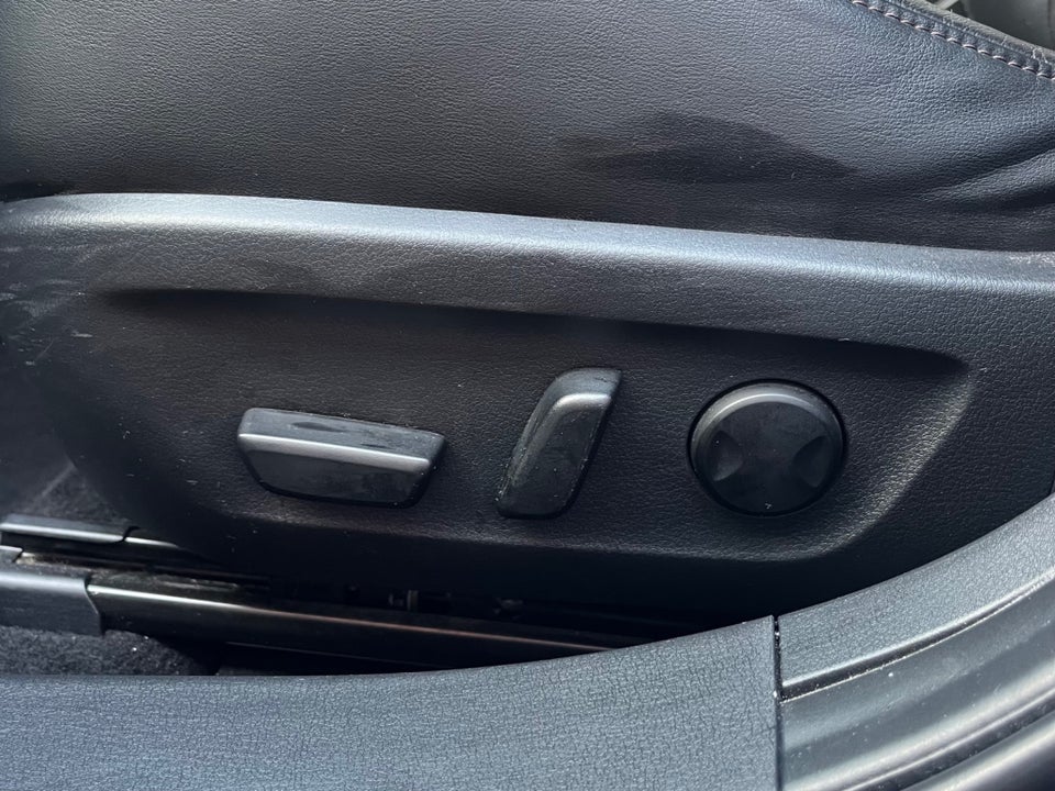 Mazda 3 2,0 SkyActiv-X 180 100th Anniversary aut. AWD 5d