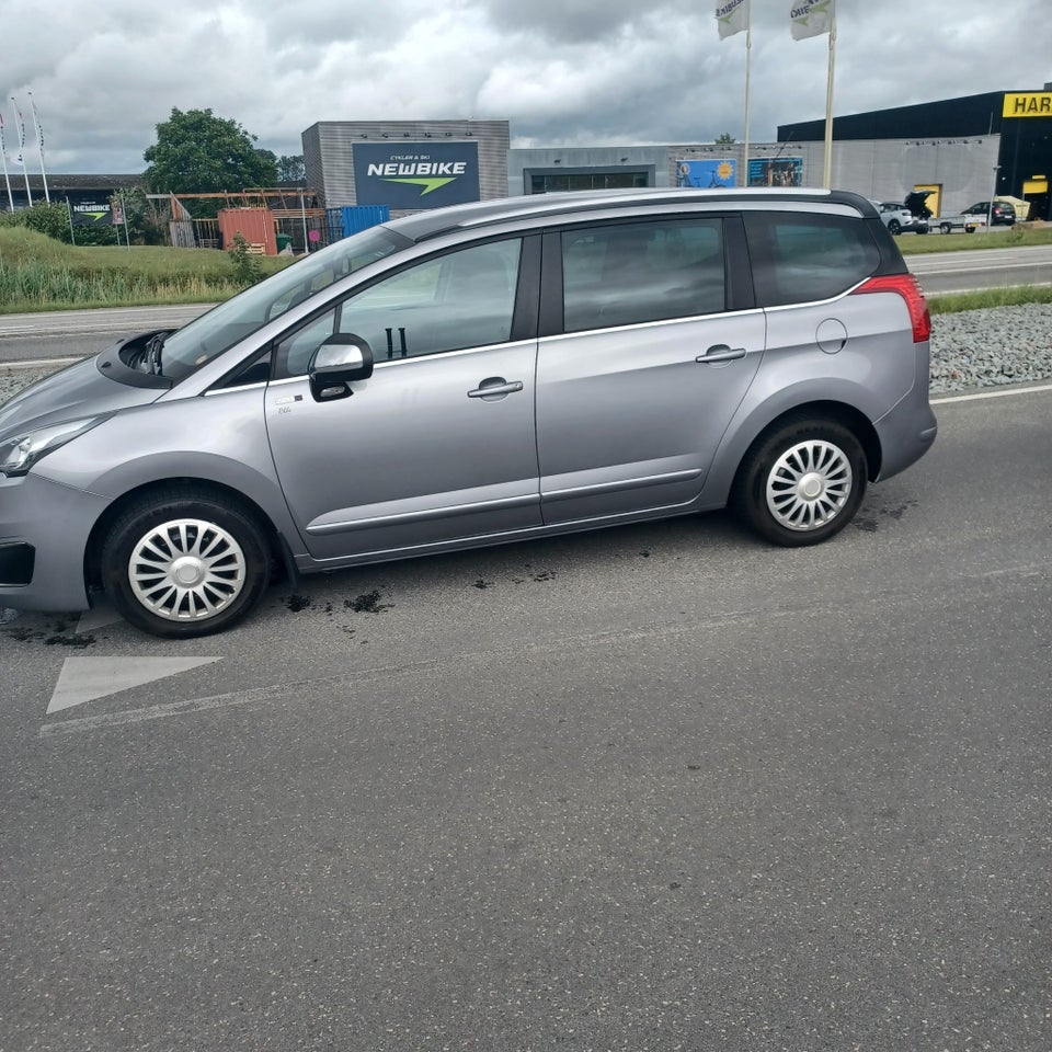 Peugeot 5008 1,6 BlueHDi 120 Style 7prs 5d