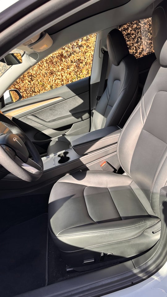 Tesla Model 3 Standard Range+ RWD 4d