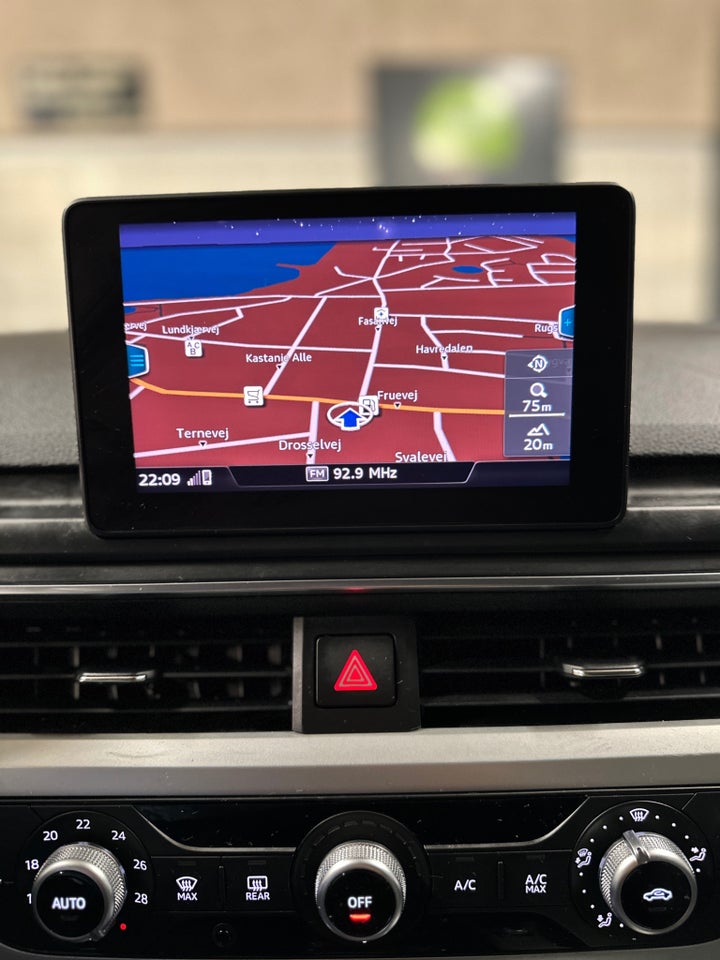 Audi A4 2,0 TDi 150 Avant S-tr. 5d