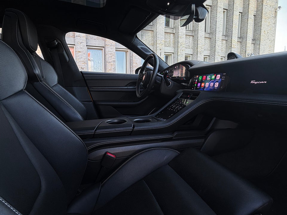 Porsche Taycan Turbo S Performance+ 4d