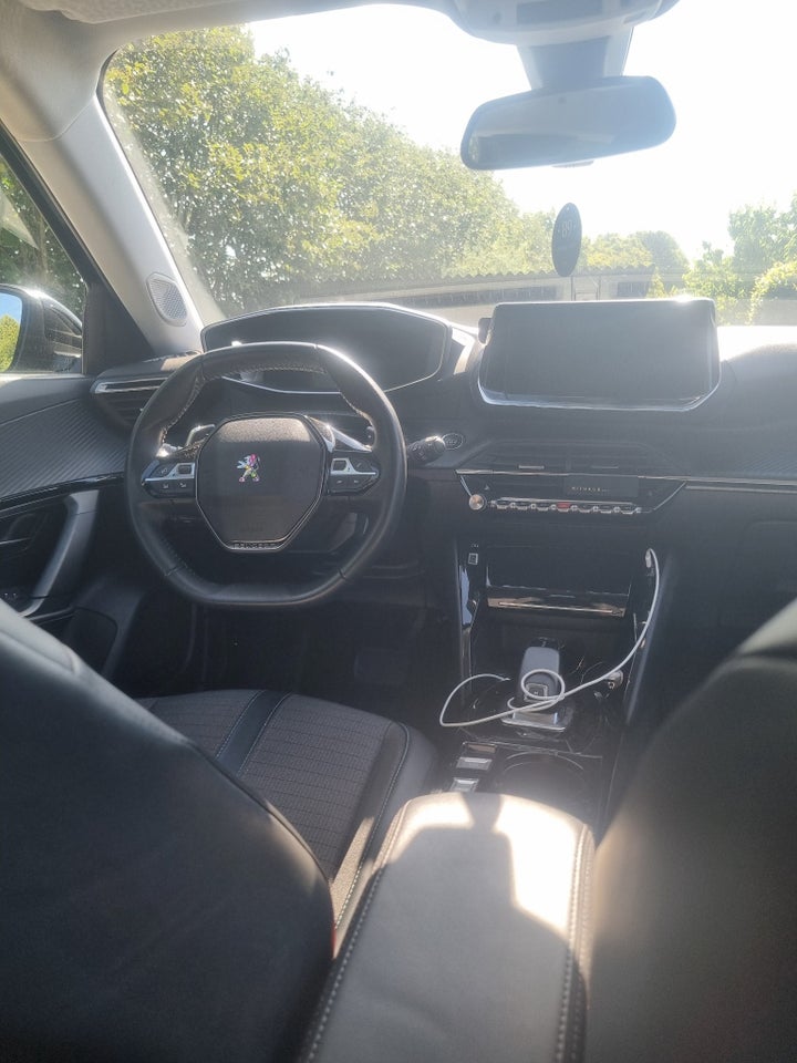 Peugeot 2008 1,2 PureTech 130 Platin Sport EAT8 5d