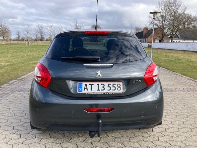 Peugeot 208 1,2 VTi Allure Sky 5d