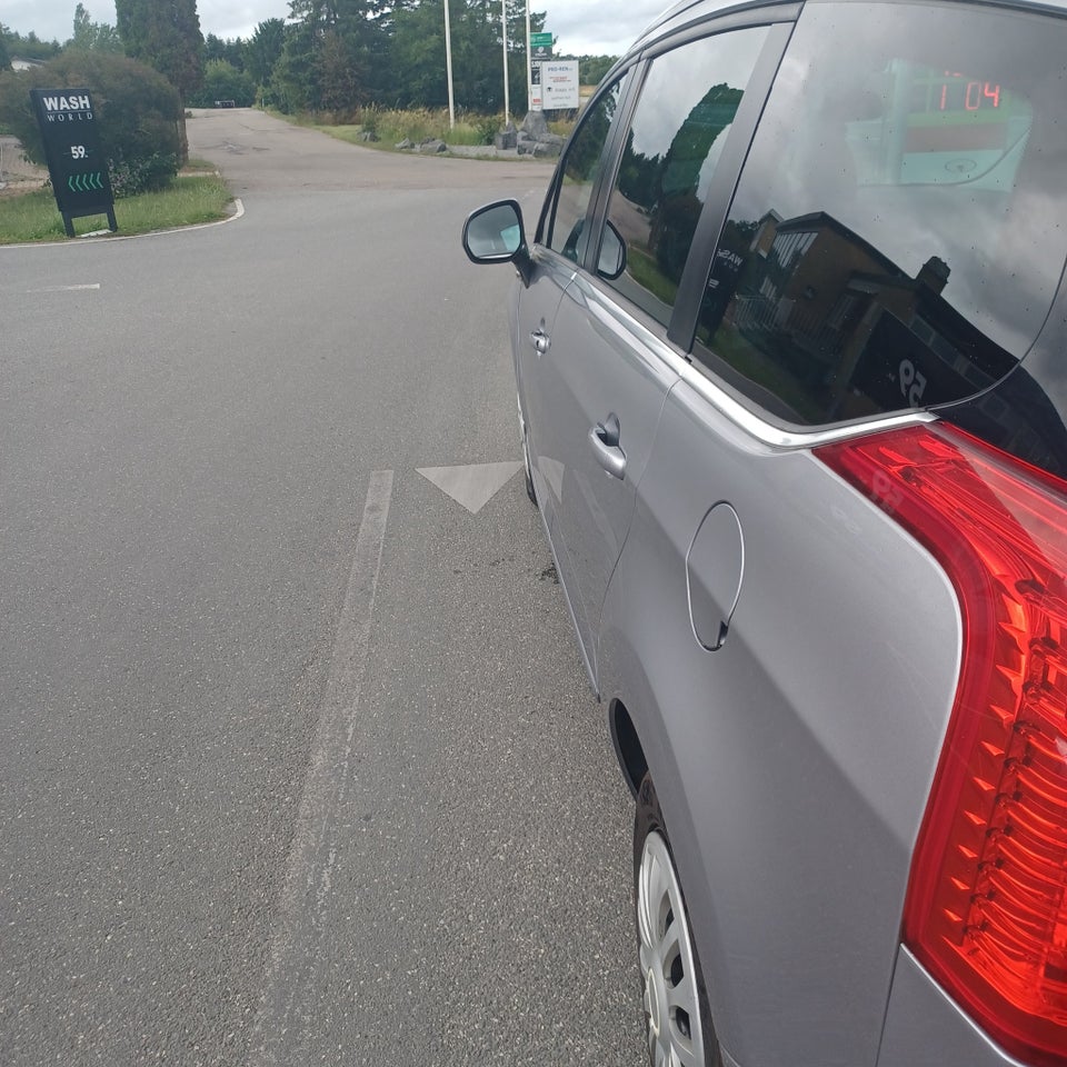 Peugeot 5008 1,6 BlueHDi 120 Style 7prs 5d