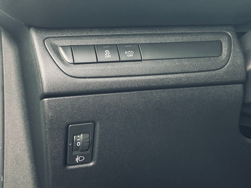 Peugeot 208 1,6 BlueHDi 100 Allure Sky 5d