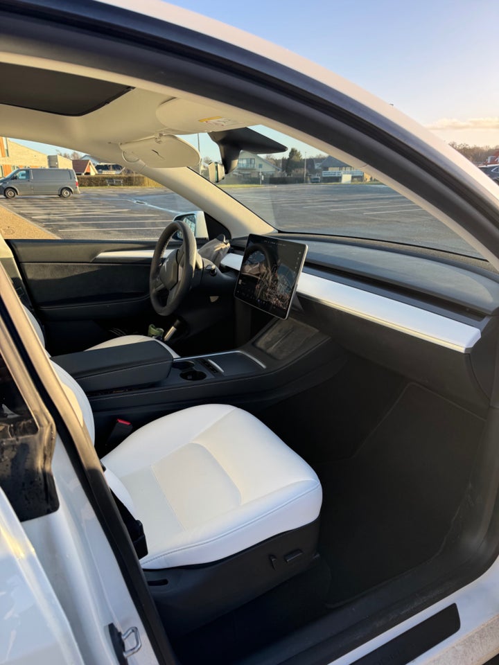 Tesla Model Y Long Range AWD 5d