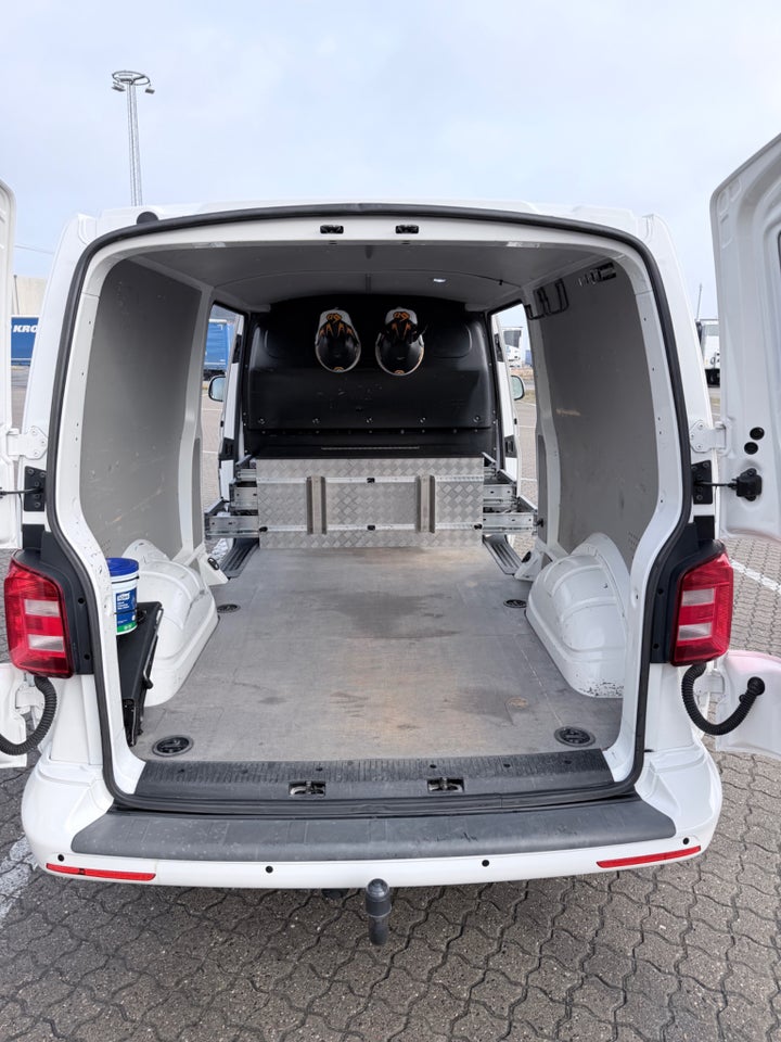 VW Transporter 2,0 TDi 114 Kassevogn lang BMT