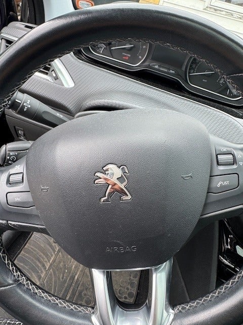 Peugeot 208 1,5 BlueHDi 100 Prestige Sky 5d
