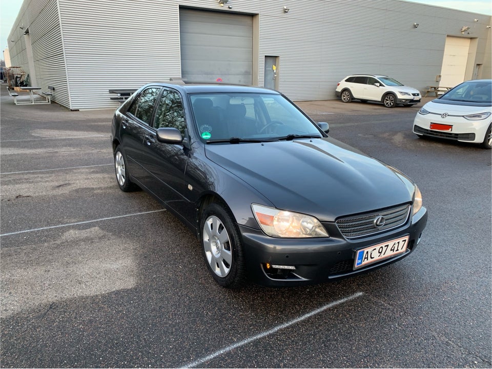 Lexus IS200 2,0 aut. 4d