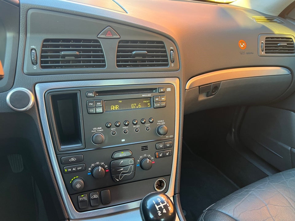 Volvo S60 2,4 170 Momentum 4d