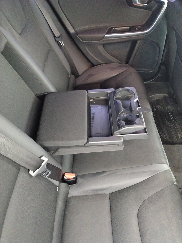 Volvo V60 2,0 D4 181 Momentum aut. 5d