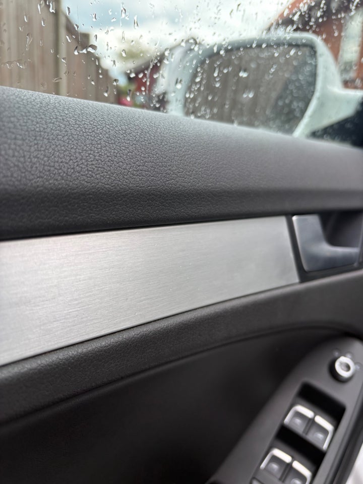 Audi A4 2,0 TFSi 211 S-line Avant Multitr. 5d