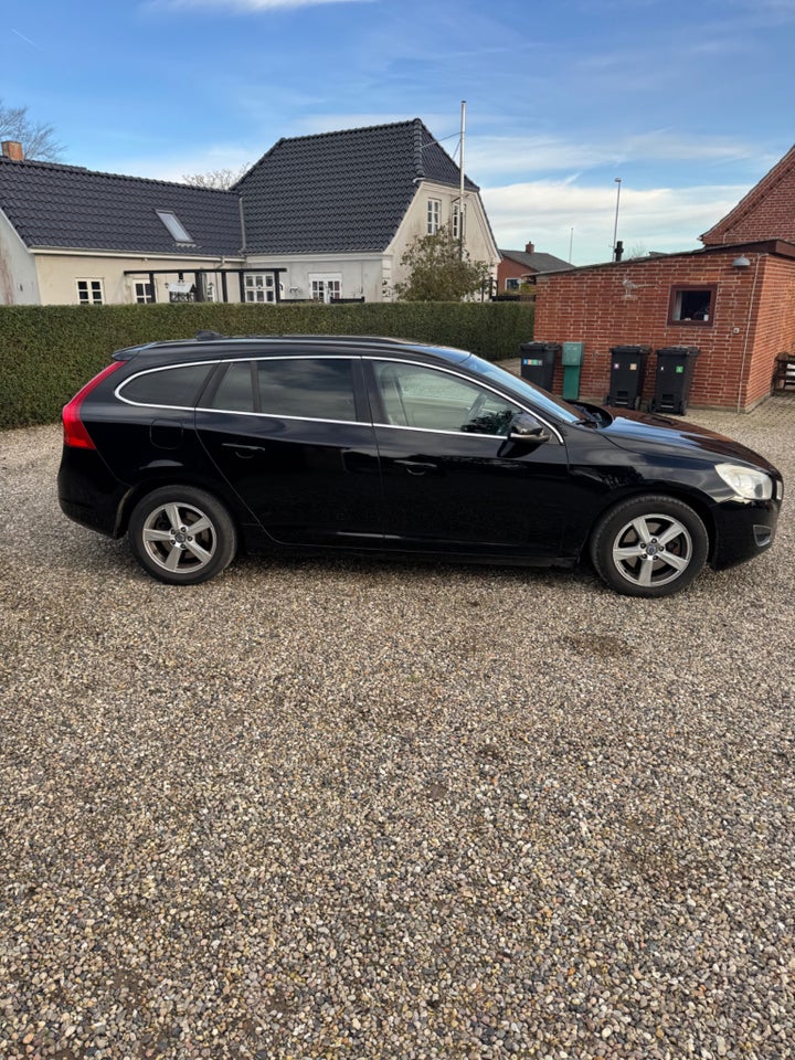 Volvo V60 2,0 D3 136 Active 5d