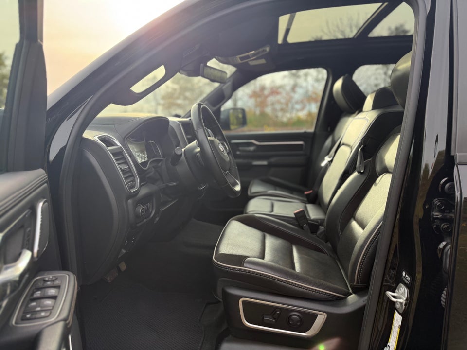 Dodge RAM 1500 5,7 V8 Hemi Laramie Night aut. 4d