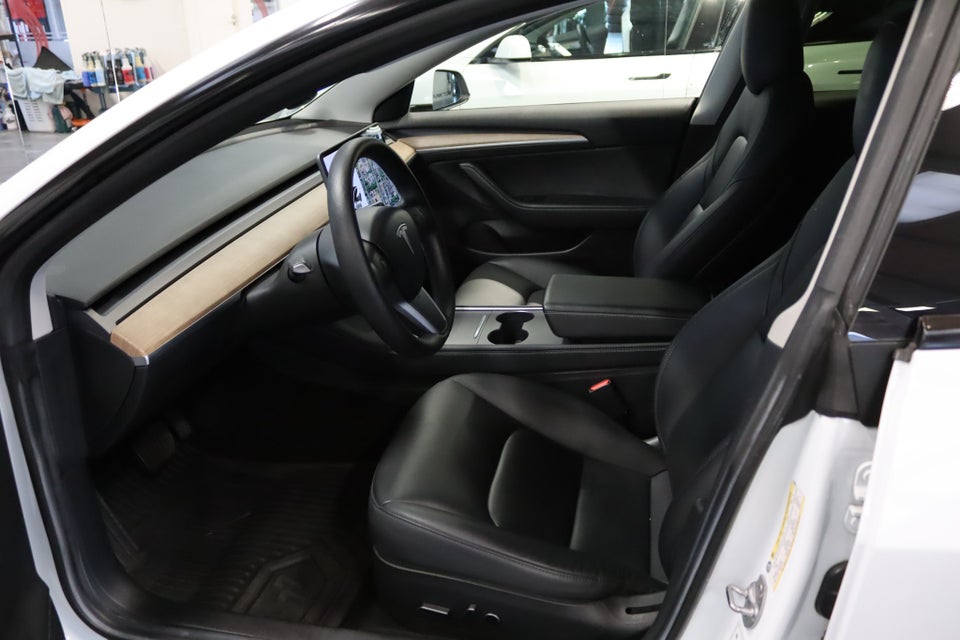 Tesla Model 3 Standard Range+ RWD 4d