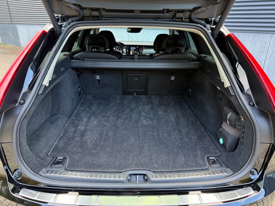 Volvo V90 2,0 T5 254 Momentum aut. 5d