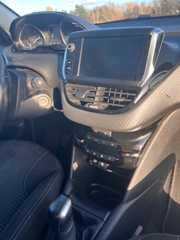 Peugeot 208 1,6 BlueHDi 100 Allure Sky 5d