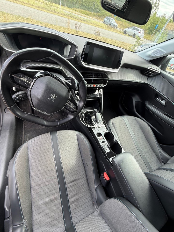 Peugeot 208 1,2 PureTech 100 Active EAT8 5d