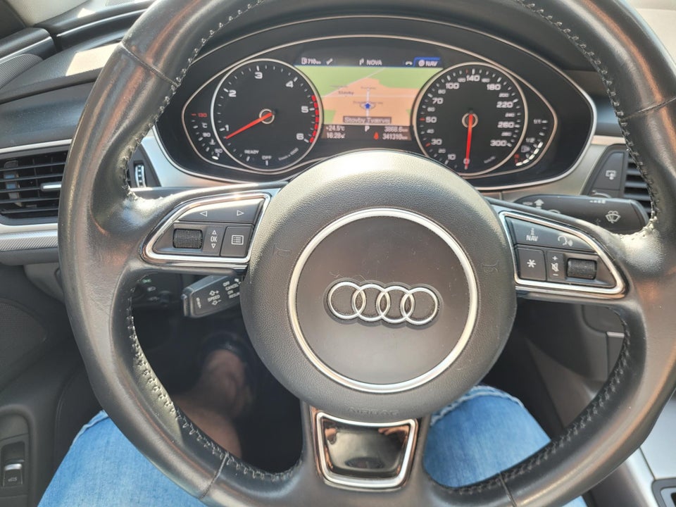 Audi A6 3,0 TDi 218 S-line S-tr. 4d