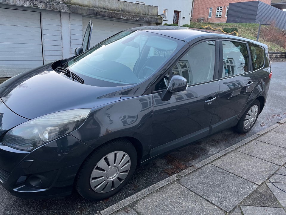 Renault Grand Scenic III 1,9 dCi 130 Expression 7prs 5d