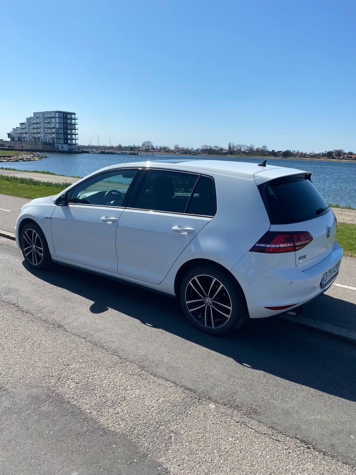 VW Golf VII 1,4 GTE Highline DSG 5d